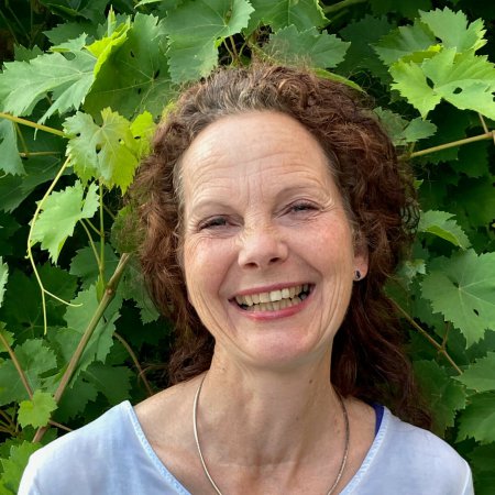Andrea-im-Wein-1